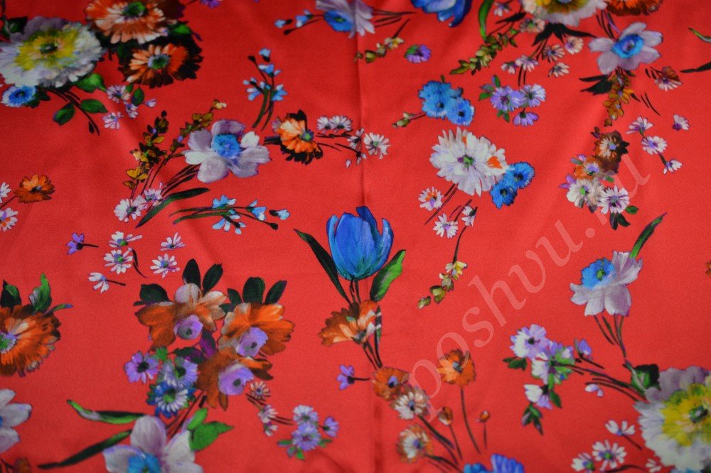 Шелковая ткань Dolce&Gabbana красного оттенка в цветы