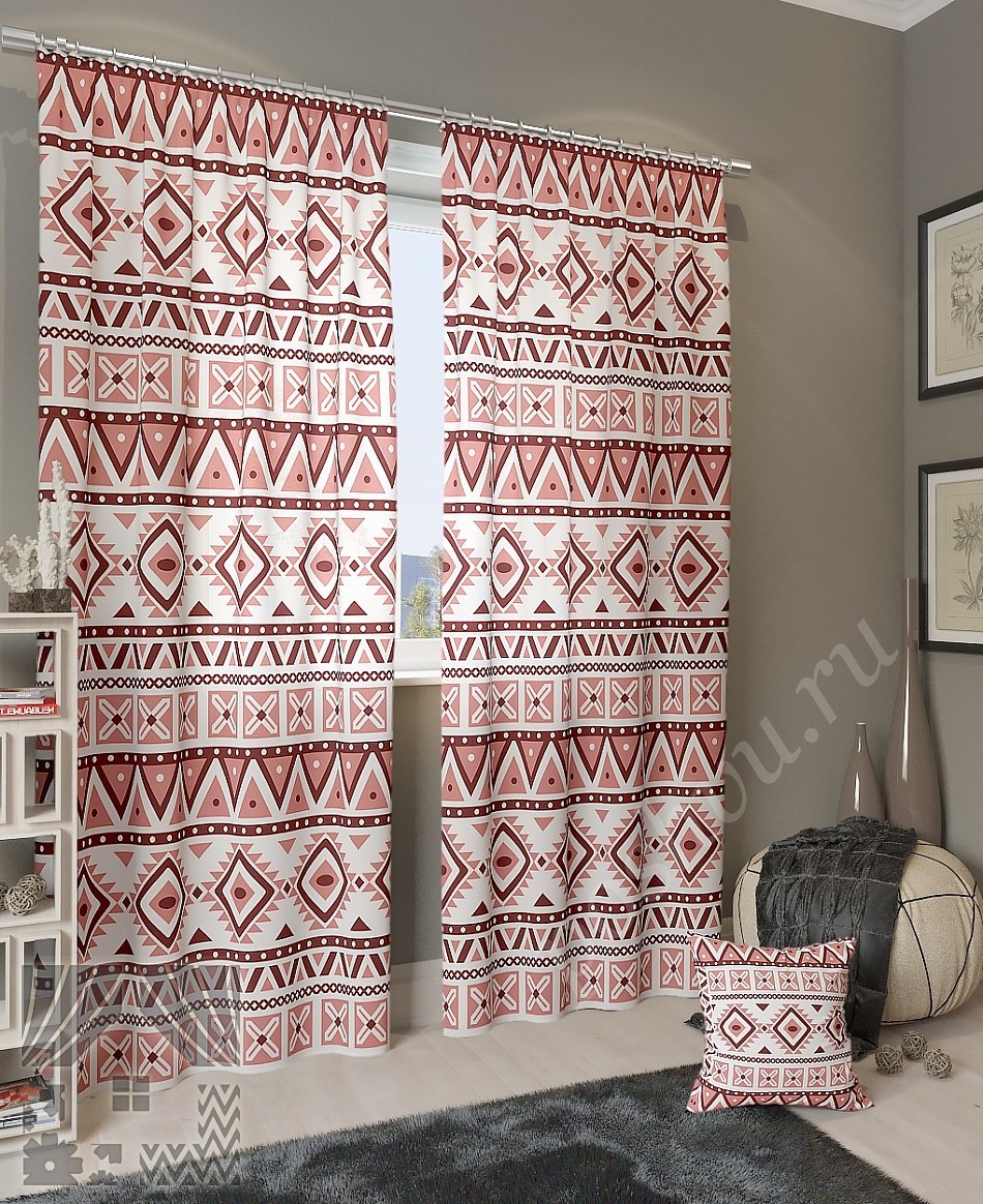 Оригинальный комплект плотных штор с этническим орнаментом в красно-коричневой гамме