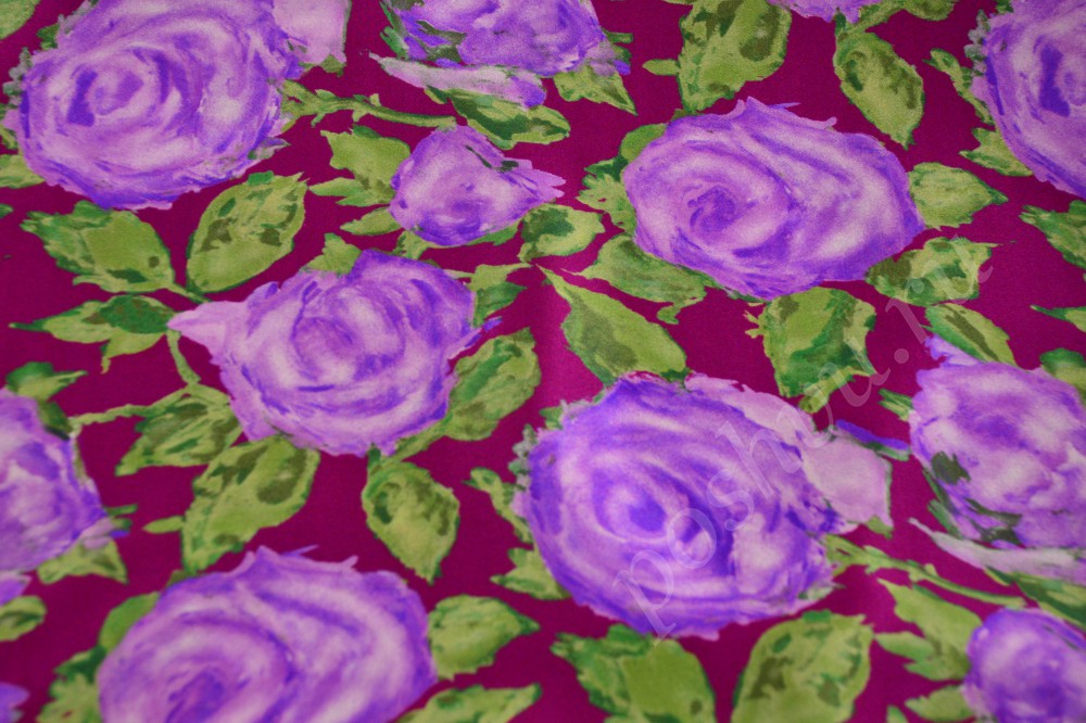 Соблазнительная шёлковая ткань с ярким цветочным принтом