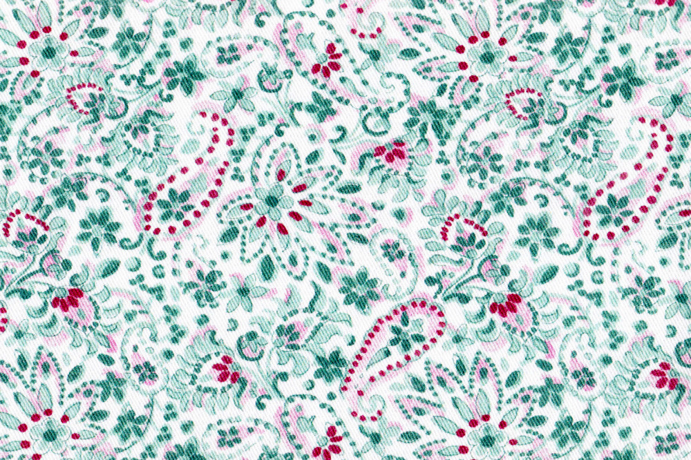 Ткань для штор саржа TWISTER TIFFANY мелкие бирюзовые цветы и темно-розовые огурцы (раппорт 11х11см)