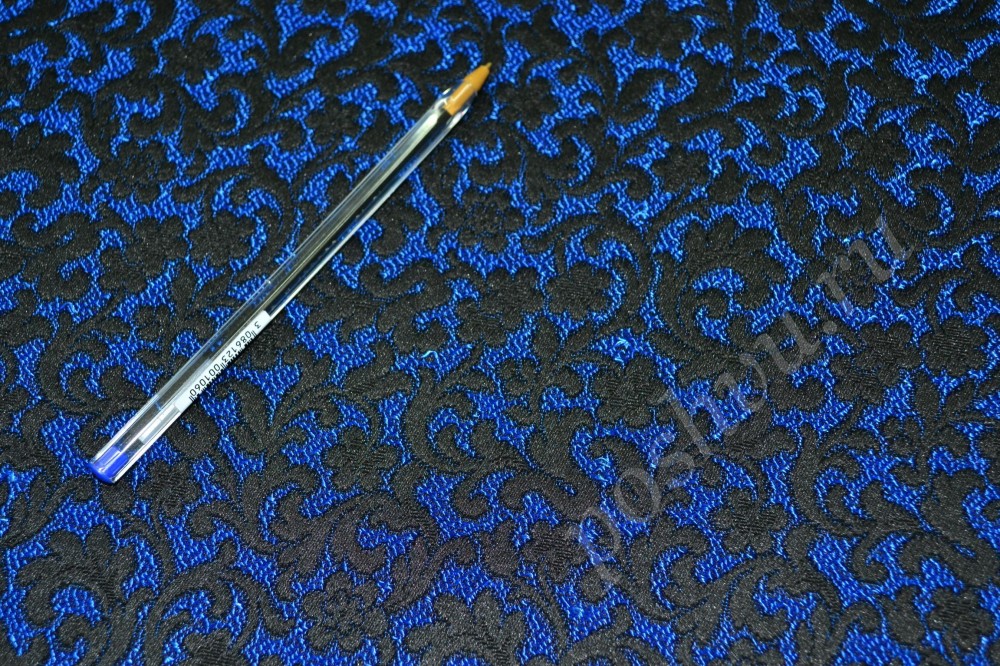 Ткань жаккард яркого синего оттенка в черный флористический узор