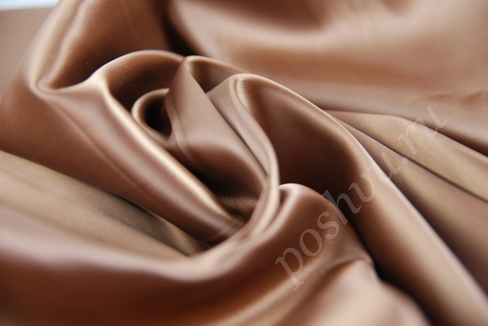 Ткань эффектный атлас цвета молочного шоколада со скидкой