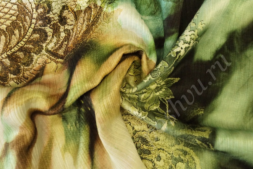 Ткань креп+крепон с ярким рисунком в зелёном и бежевом цвете