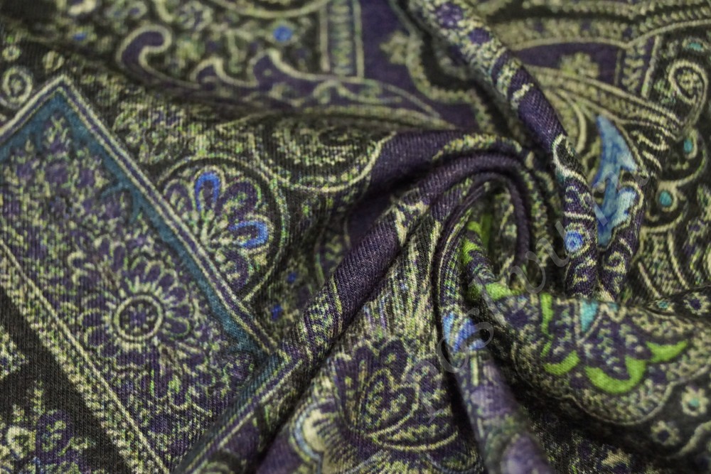 Ткань трикотаж фиолетового оттенка с орнаментом