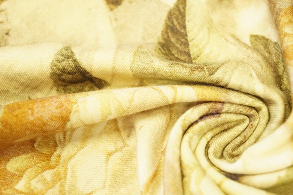 Ткань трикотаж кремового оттенка с розами