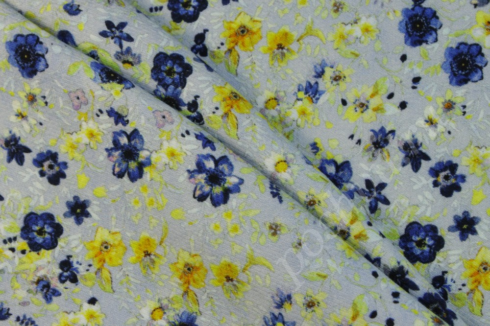 Ткань креп голубого цвета Весенние цветы