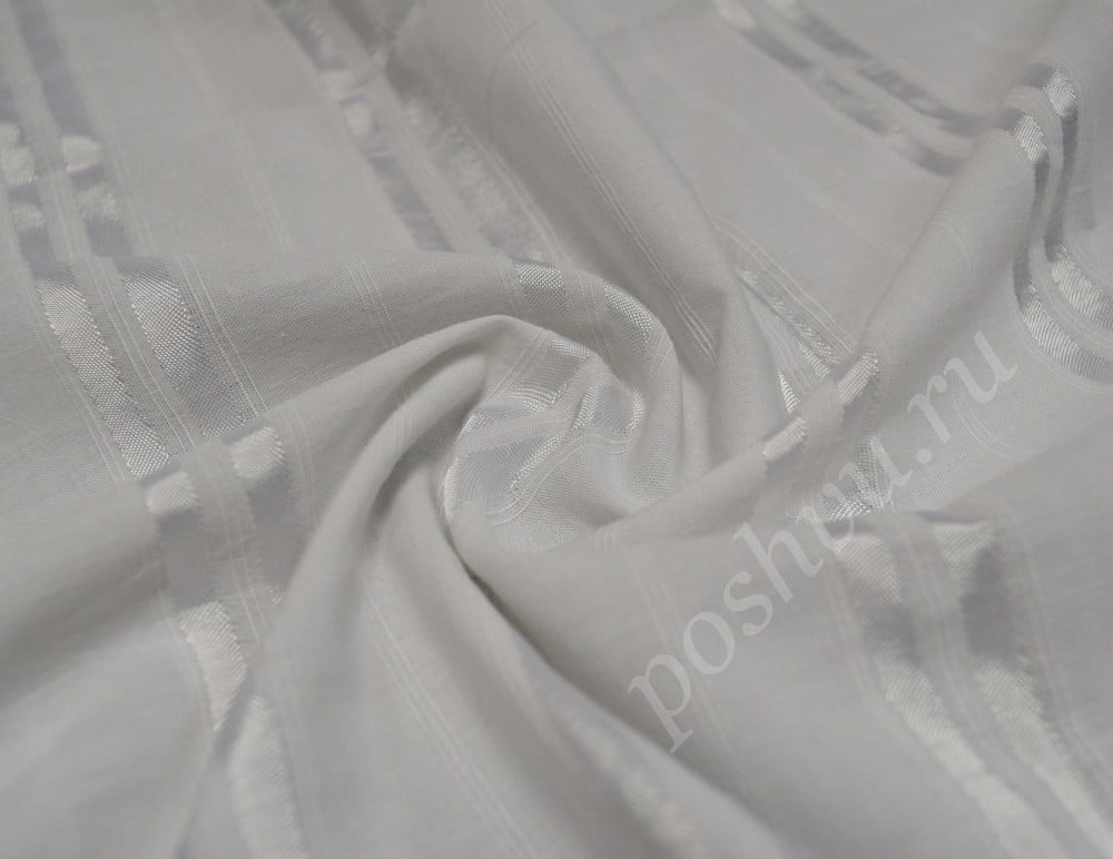 Рубашечная ткань белого цвета в фактурную полоску