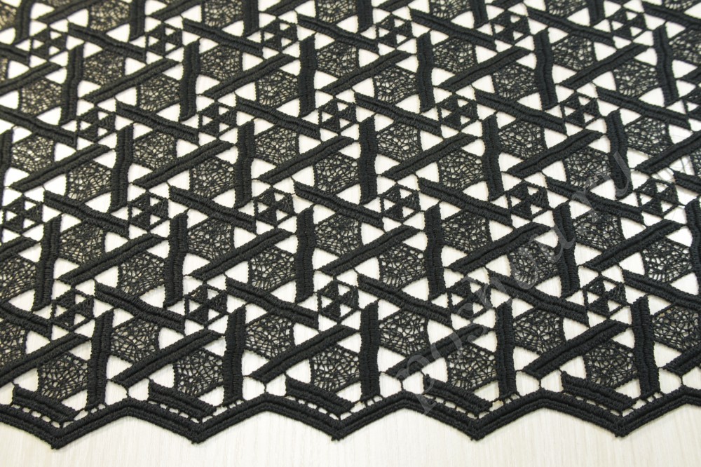 Ткань кружево Max Mara черного оттенка с геометрическим узором