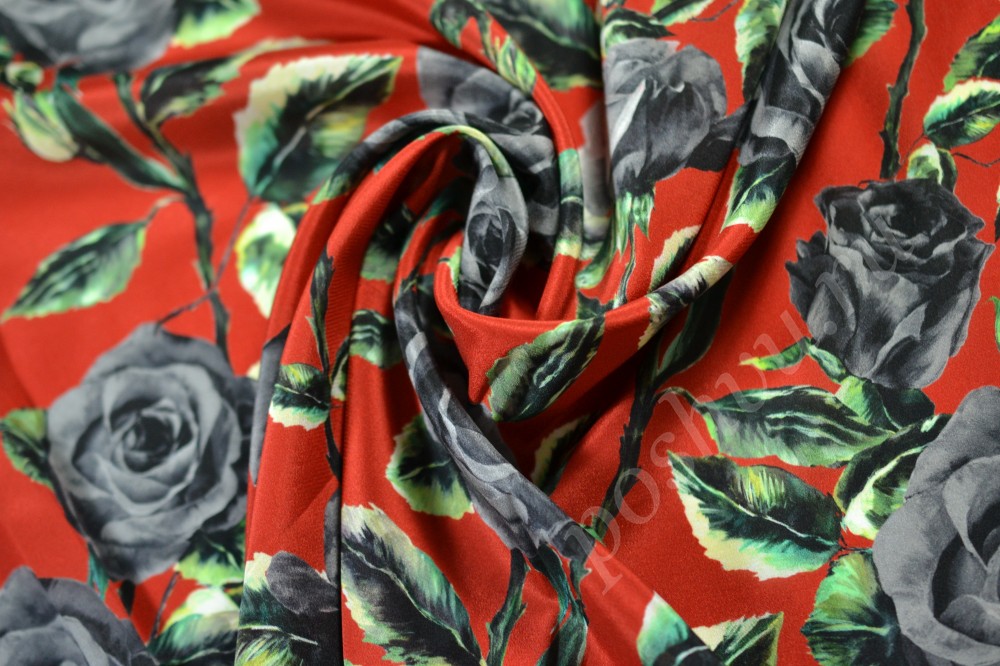 Шелковая ткань Dolce&Gabbana красного цвета в серых розах