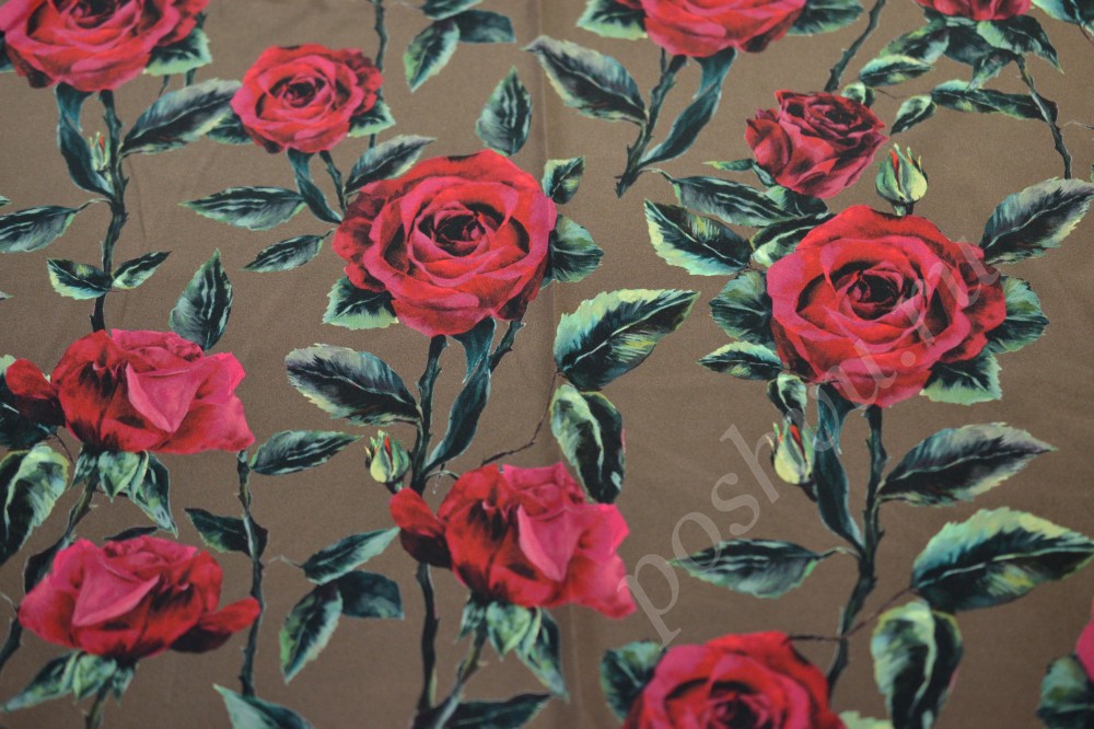 Шелковая ткань Dolce&Gabbana оттенка кофе с молоком в бордовых розах