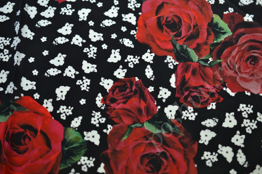 Шелковая ткань Dolce&Gabbana черного цвета в красных розах