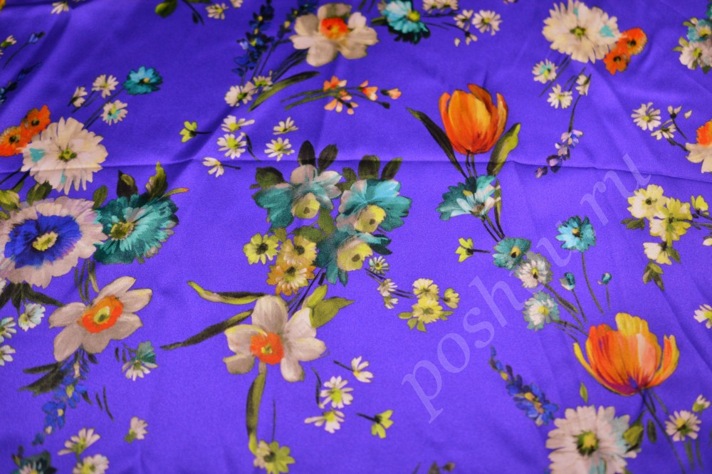 Шелковая ткань Dolce&Gabbana синего оттенка в цветы