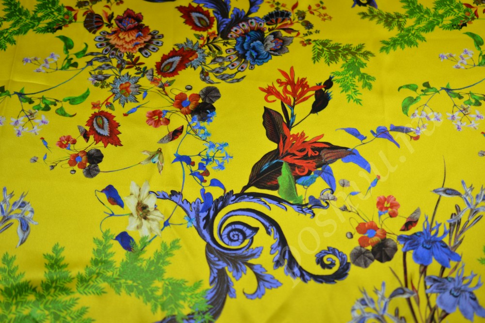 Шелковая ткань Gucci желтого оттенка с цветочным рисунком