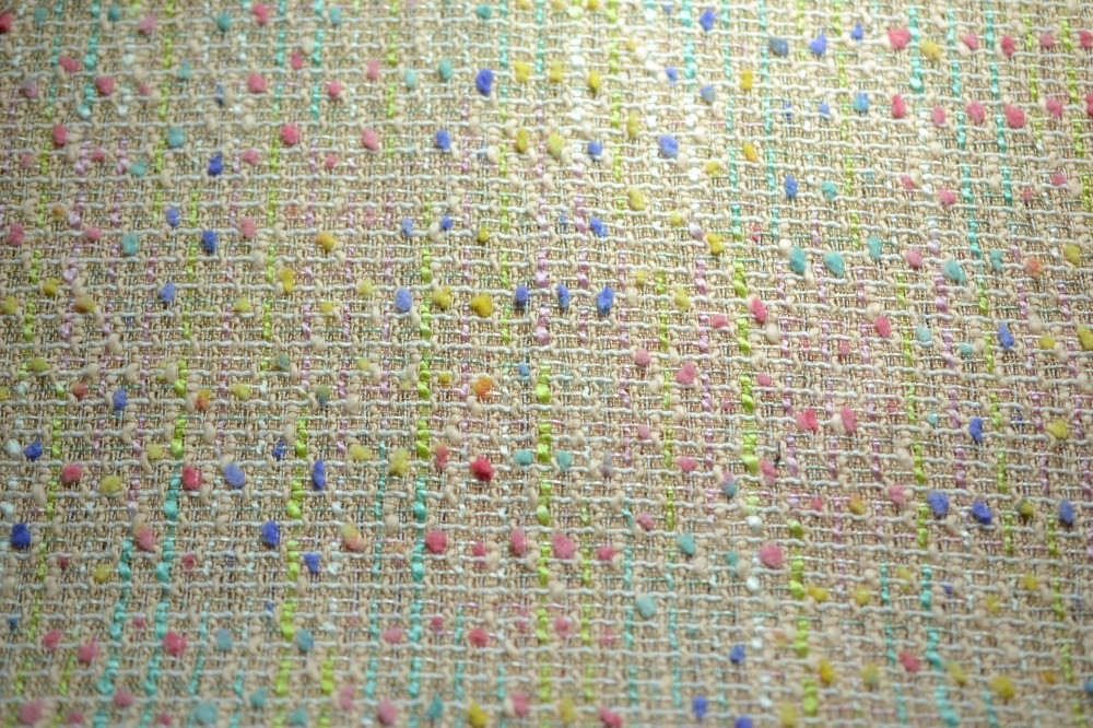 Костюмная ткань шанелька с кремового оттенка с цветными вкраплениями