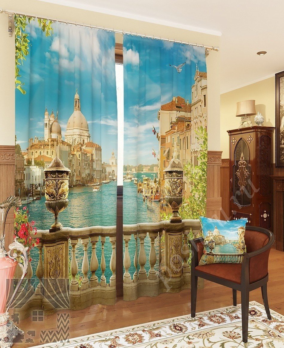 Эффектный комплект готовых фото штор с изображением венецианского канала для гостиной