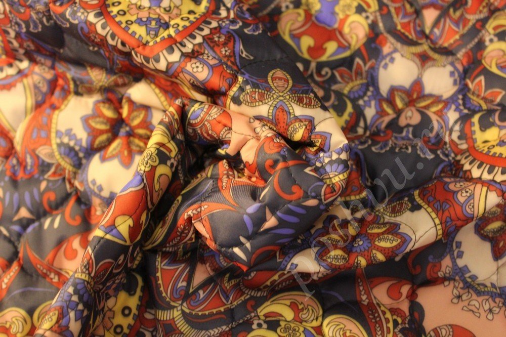 Курточная ткань темно-коричневого цвета в флористический орнамент