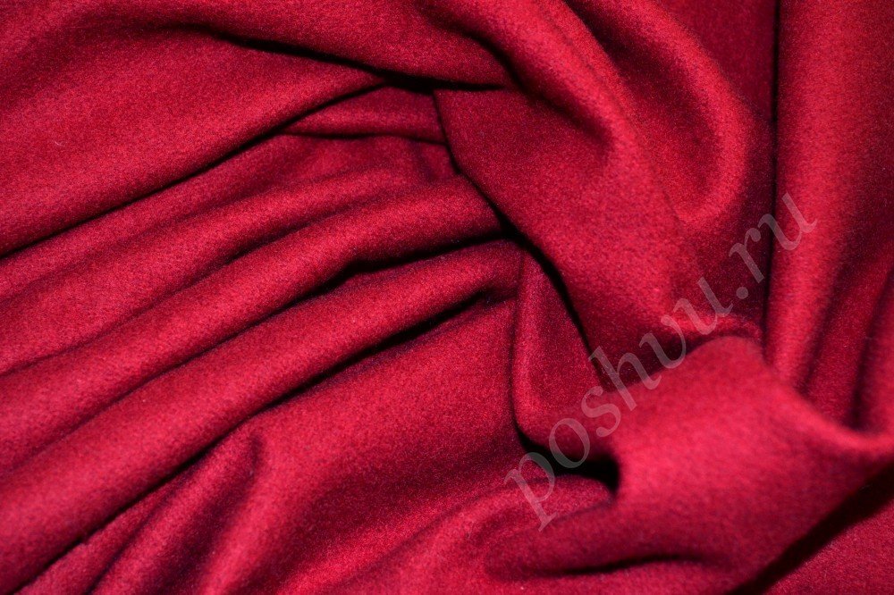Пальтовая ткань насыщенного красного оттенка