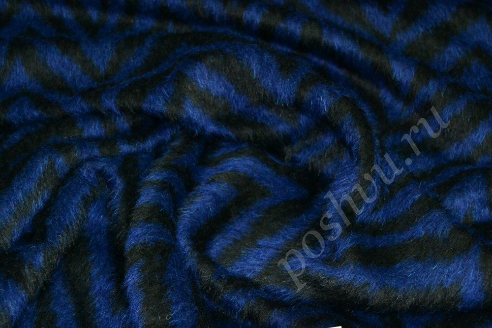 Пальтовая тканьв изогнутые синие и черные полосы