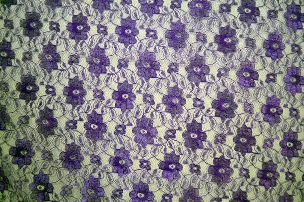 Ткань фиолетовый гипюр с цветочным узором