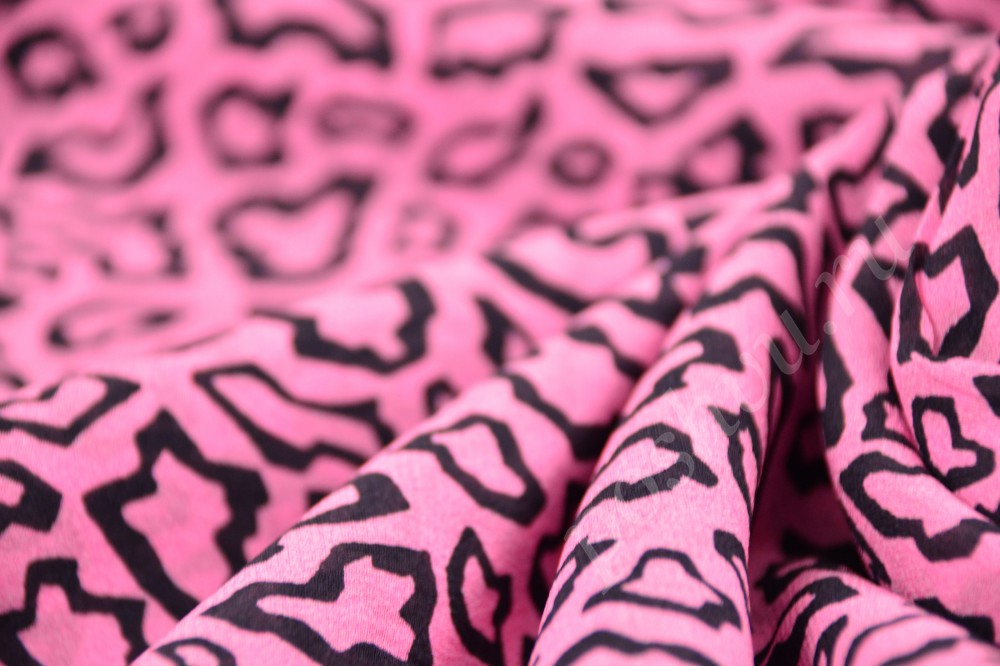 Экстравагантная ткань из шелка оттенка розовый металлик с черными пятнышками