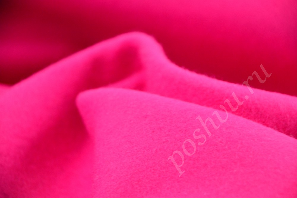Элегантная пальтовая ткань яркого темно-розового цвета