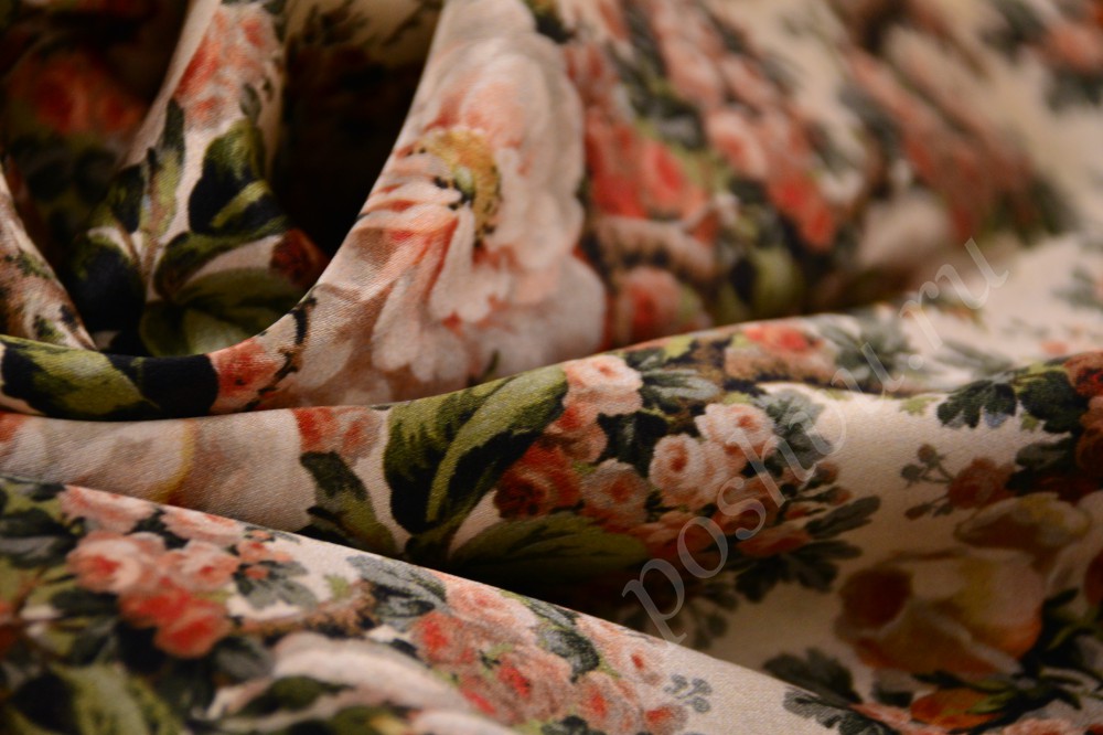 Ткань изысканный итальянский шелк светлого бежевого оттенка с цветочным рисунком