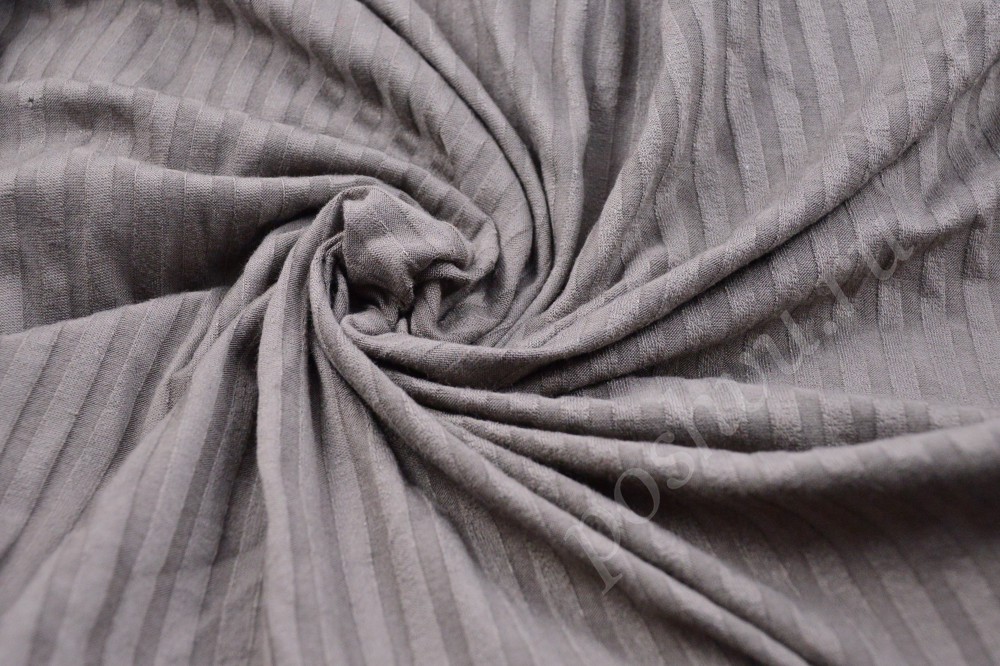 Оригинальная трикотажная ткань серебристо-серого оттенка в полоску