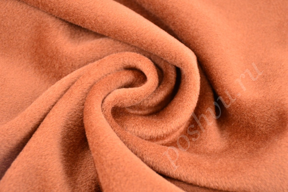 Прекрасная пальтовая ткань кремово-кораллового оттенка