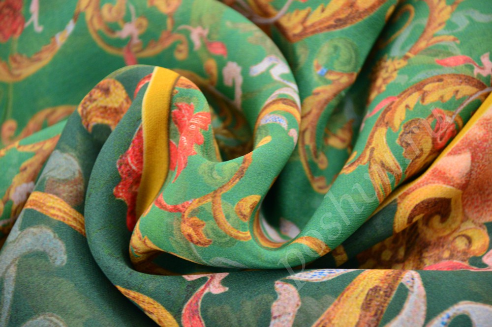 Прекрасная ткань из шелка насыщенных зеленых оттенков с флористическим орнаментом