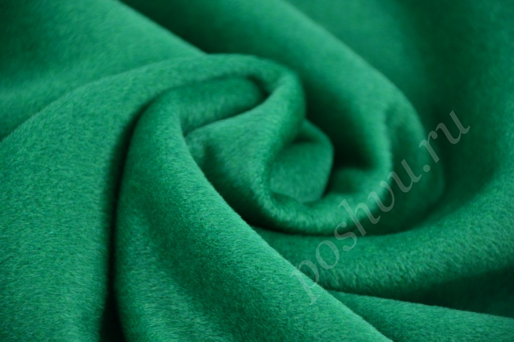 Приятная пальтовая ткань изумрудного зеленого цвета