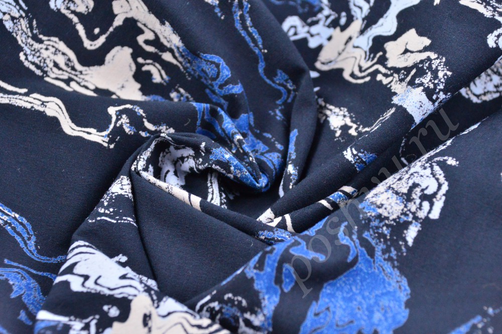 Шикарная плательная ткань синего цвета с абстрактным орнаментом