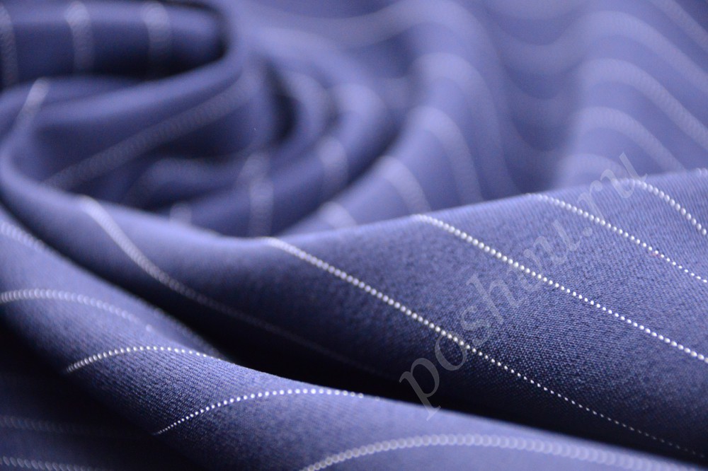 Строгая костюмная ткань синего цвета в тонкую белую полоску