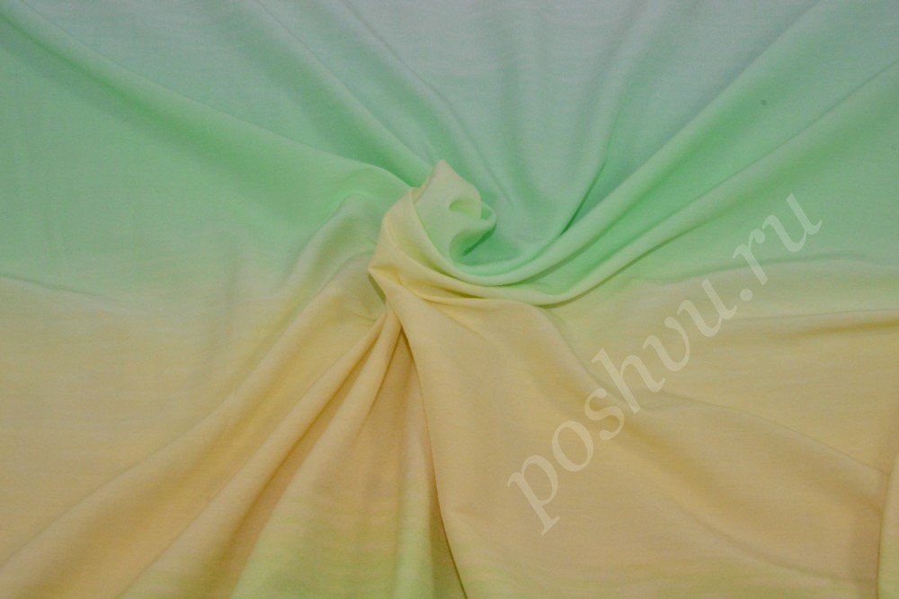 Оригинальная стрейчевая блузочная ткань с расцветкой попугая