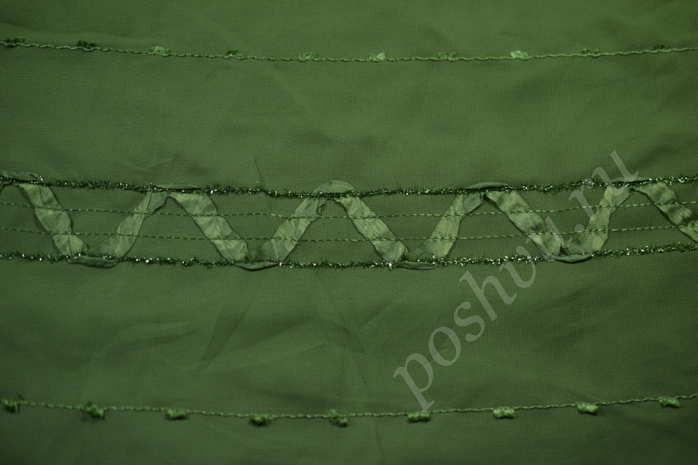Ткань шифон насыщенного зеленого цвета в узор