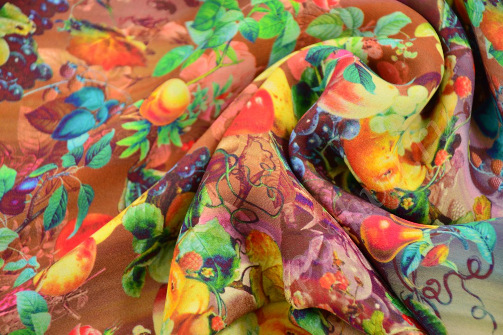 Стильная шёлковая ткань в неординарной цветовой гамме от Dolce&Gabbana (Дольче и Габбана)