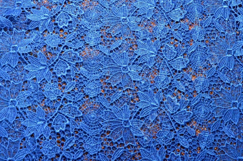 Гипюровая ткань ярко-синего цвета