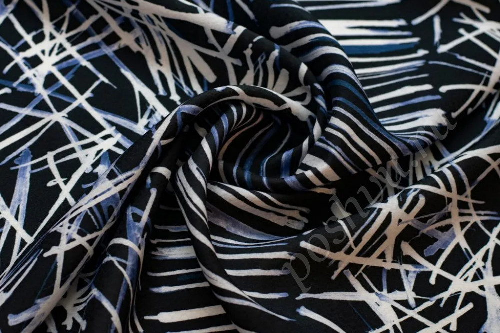 Блузочно-плательная ткань с абстрактным рисунком бело-синего цвета на черном фоне