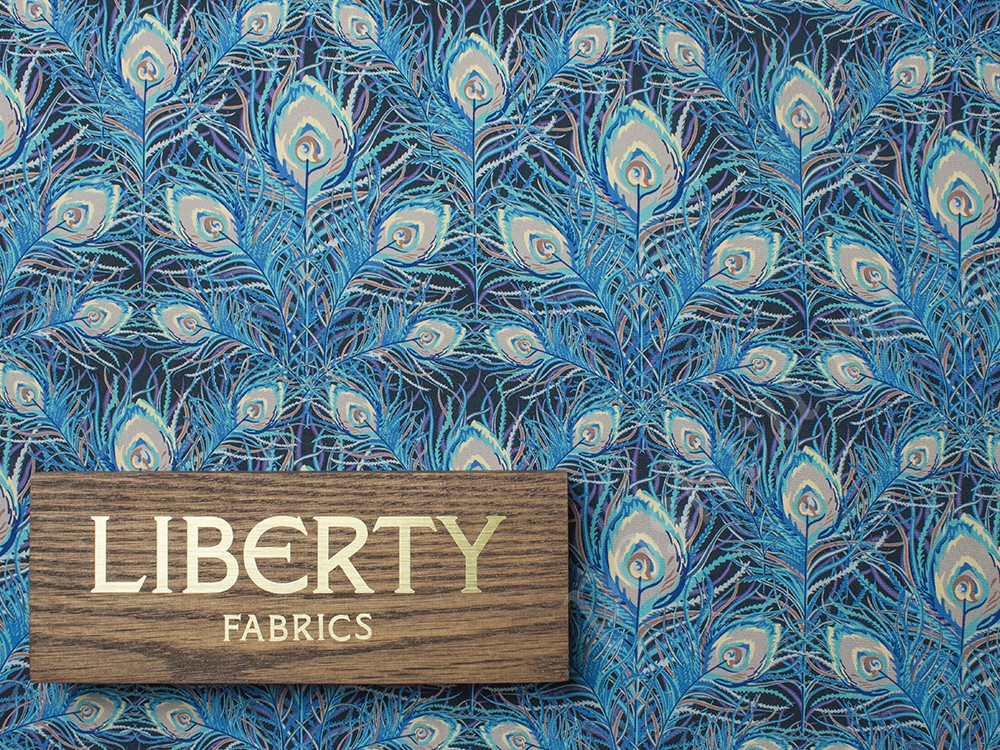 Натуральный шелк Liberty с рисунком, цвет - фиолетовый, бежевый, бирюзовый, темно-синий
