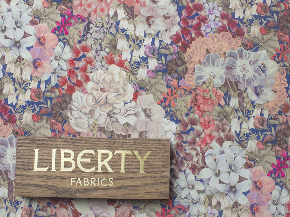 Натуральный шелк Liberty с рисунком, цвет - бежевый, серый, розовый, красный, крем-брюле, персиковый, темно-синий