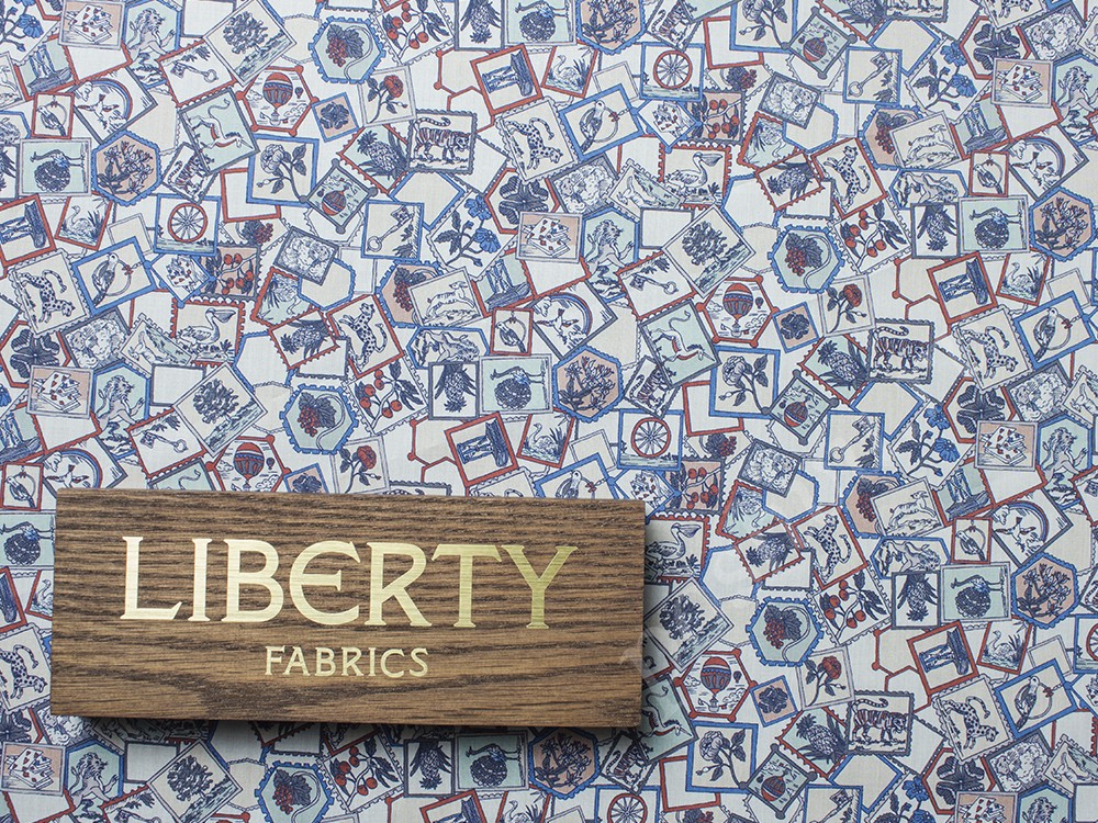 Хлопковая ткань Liberty с рисунком, цвет - красный, белый, голубой, темно-синий