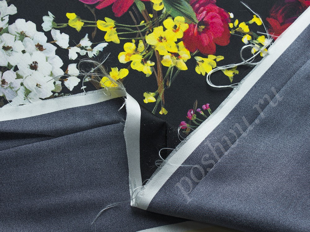 Натуральный шелк Dolce&Gabbana с рисунком, цвет - желтый, белый, черный, малиновый