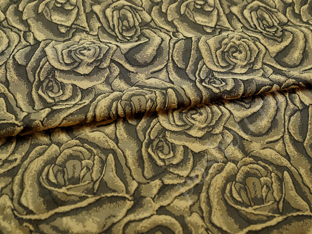 Жаккард, объемные розы пастельного оттенка на коричневом фоне