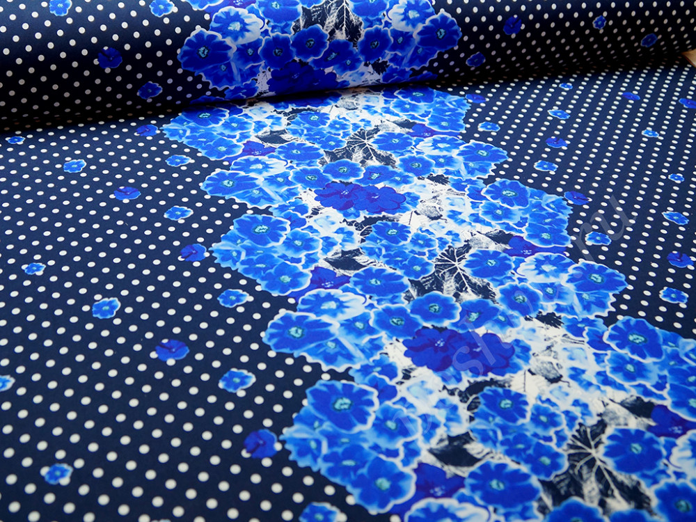 Ткань плательная, цвет: на темно-синем фоне белый горох с синими корсетными цветами в середине