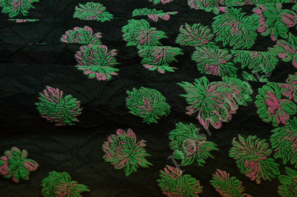 Жаккард на черном фоне перламутрово-зеленые цветы