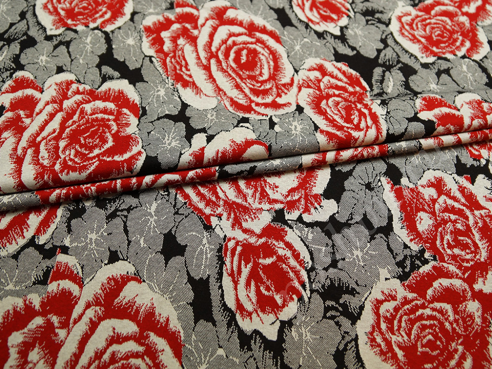 Трикотажная вискозная ткань черно-серого цвета с крупными красными розами