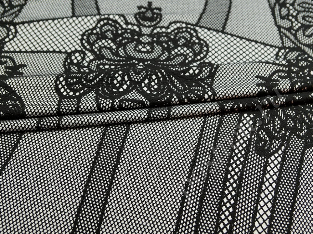 Трикотажная жаккардовая ткань на белом фоне черная сетка с объемным рисунком (Раппорт 1,25м)