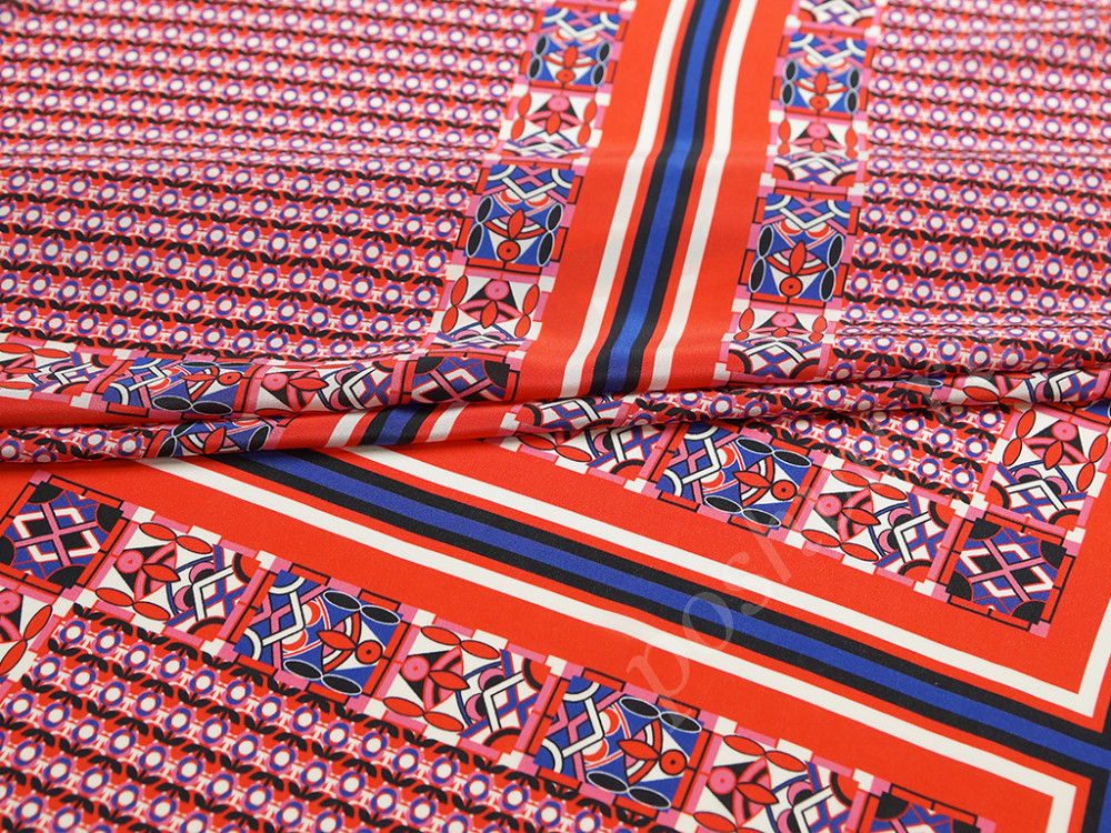 Ткань шелковая, красно-синие и бело-черные арабески