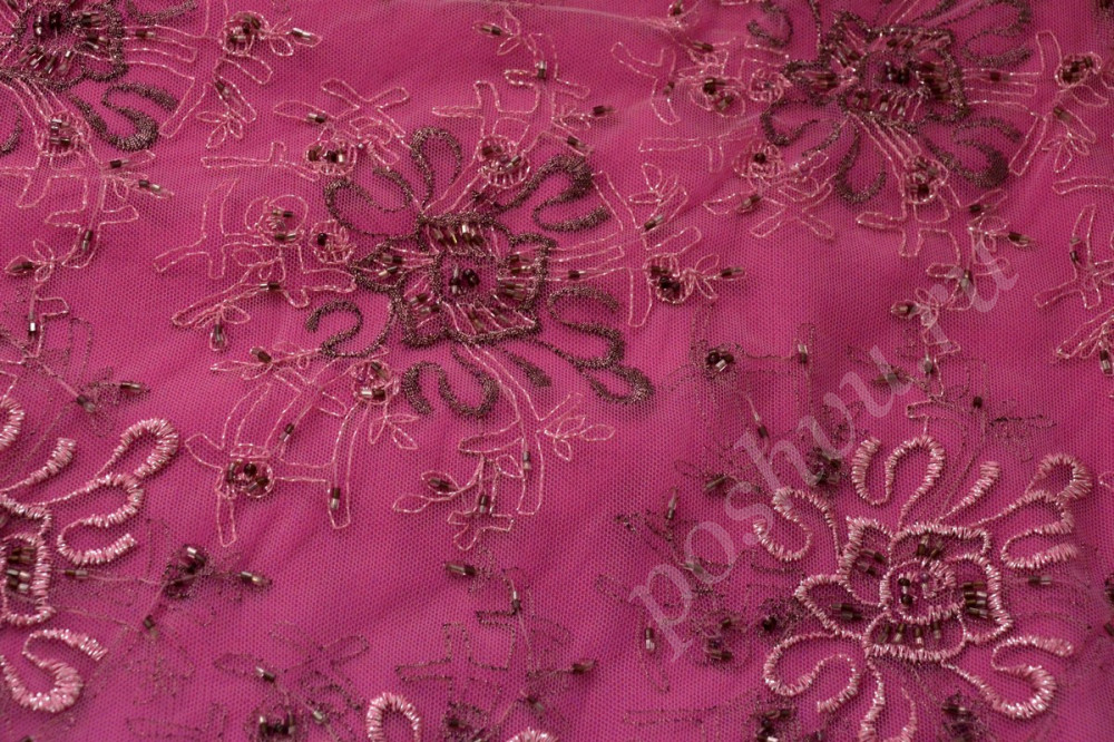 Сетка со стеклярусом на нежно-розовом фоне бордово-розовый узор с люрексом
