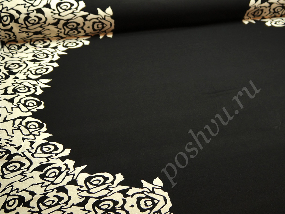 Трикотажная ткань на черном фоне белоснежный цветочный узор