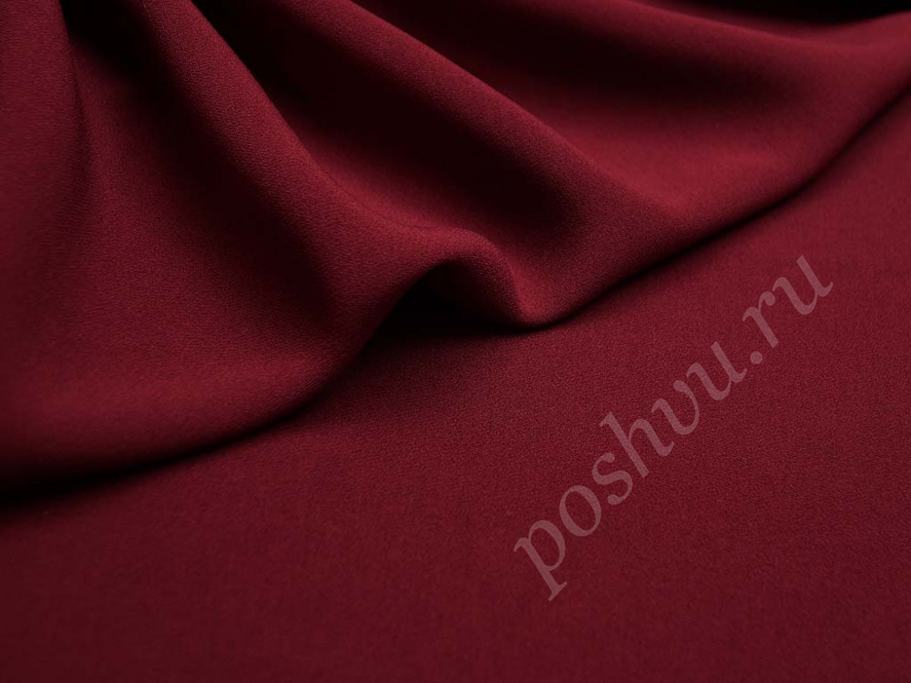 Плательная однотонная ткань Кади бордово-красного цвета